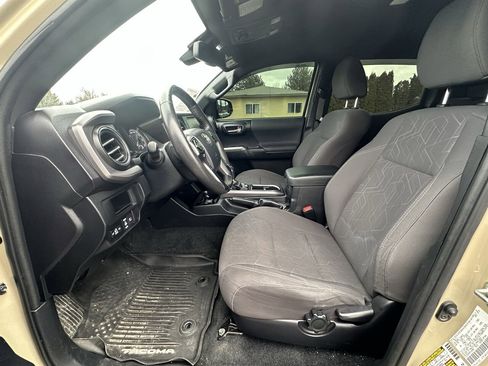 Used 2019 Toyota Tacoma TRD Off-Road image 7