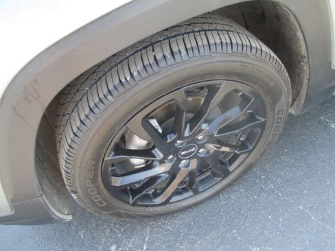 Used 2023 GMC Terrain SLT w/ Elevation Edition FWD image 14