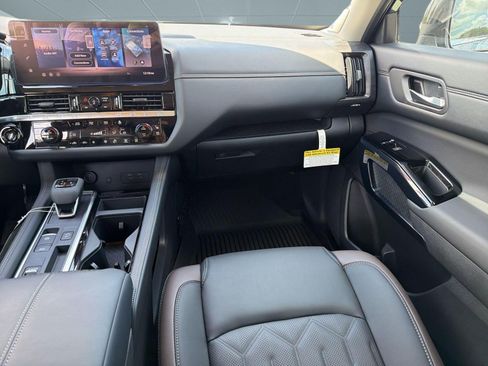 New 2026 Nissan Pathfinder Platinum FWD image 28