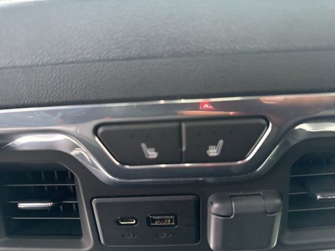 Used 2021 GMC Sierra 2500 Denali w/ Denali Black Diamond Edition image 17