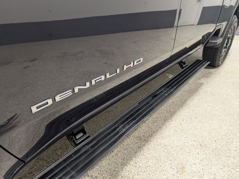 Used 2024 GMC Sierra 3500 Denali Ultimate image 9