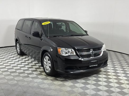 Used 2016 Dodge Grand Caravan American Value Package FWD image 3