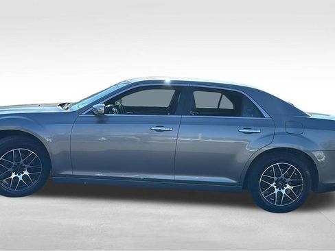Used 2011 Chrysler 300 Limited image 4
