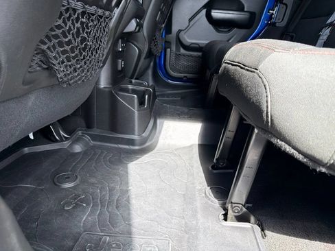 Used 2018 Jeep Wrangler Unlimited Rubicon AWD/4WD image 19