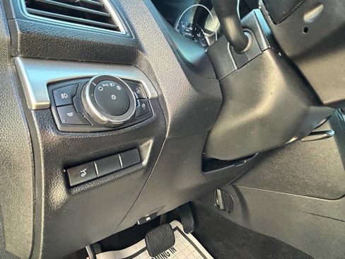 Used 2017 Ford Explorer XLT w/ Equipment Group 202A AWD/4WD image 37