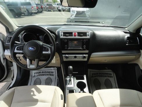 Used 2017 Subaru Outback 2.5i AWD/4WD image 16