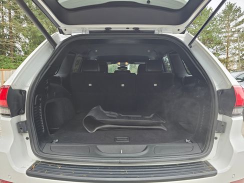 Used 2018 Jeep Grand Cherokee Altitude image 14