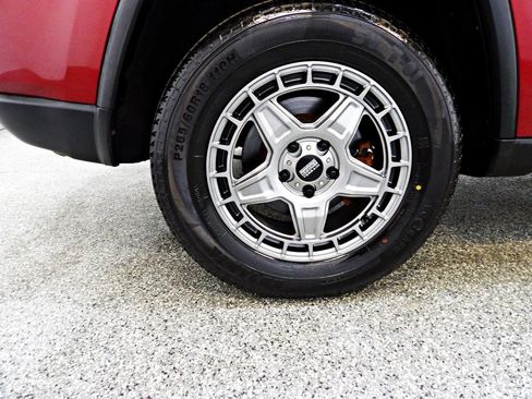 Used 2012 Jeep Grand Cherokee Laredo AWD/4WD image 28