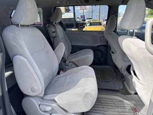 Used 2015 Toyota Sienna LE FWD image 13