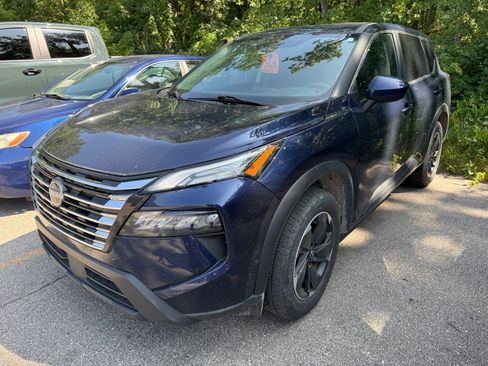 Used 2024 Nissan Rogue SV AWD/4WD image 5