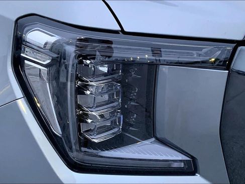 Used 2023 GMC Yukon SLT w/ SLT Premium Package AWD/4WD image 26