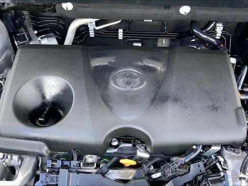 Used 2024 Toyota RAV4 XLE FWD image 32