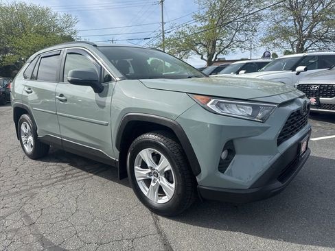 Used 2019 Toyota RAV4 XLE w/ Convenience Package AWD/4WD image 3