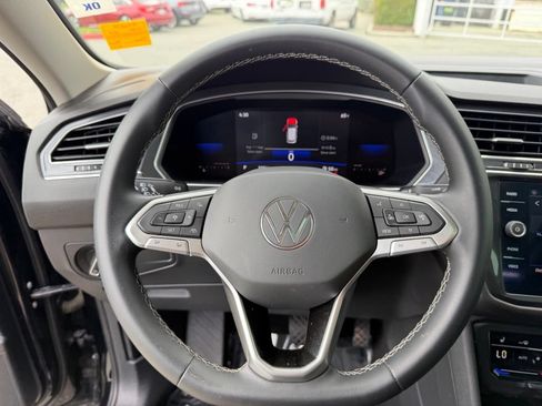 Used 2022 Volkswagen Tiguan SE FWD image 22