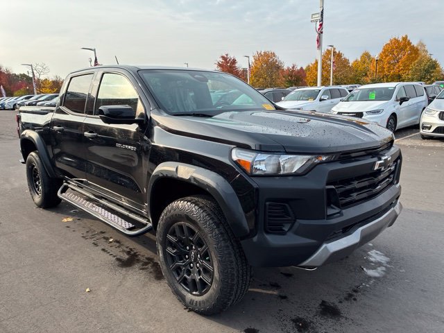 Used 2024 Chevrolet Colorado Trail Boss w/ Technology Package AWD/4WD image 3