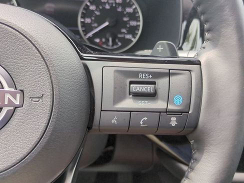 Used 2025 Nissan Pathfinder SL FWD image 23