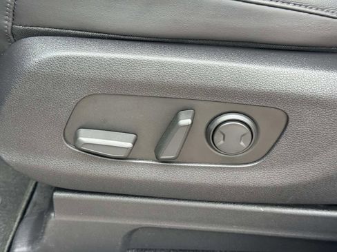 Used 2024 Kia Carnival EX FWD image 17