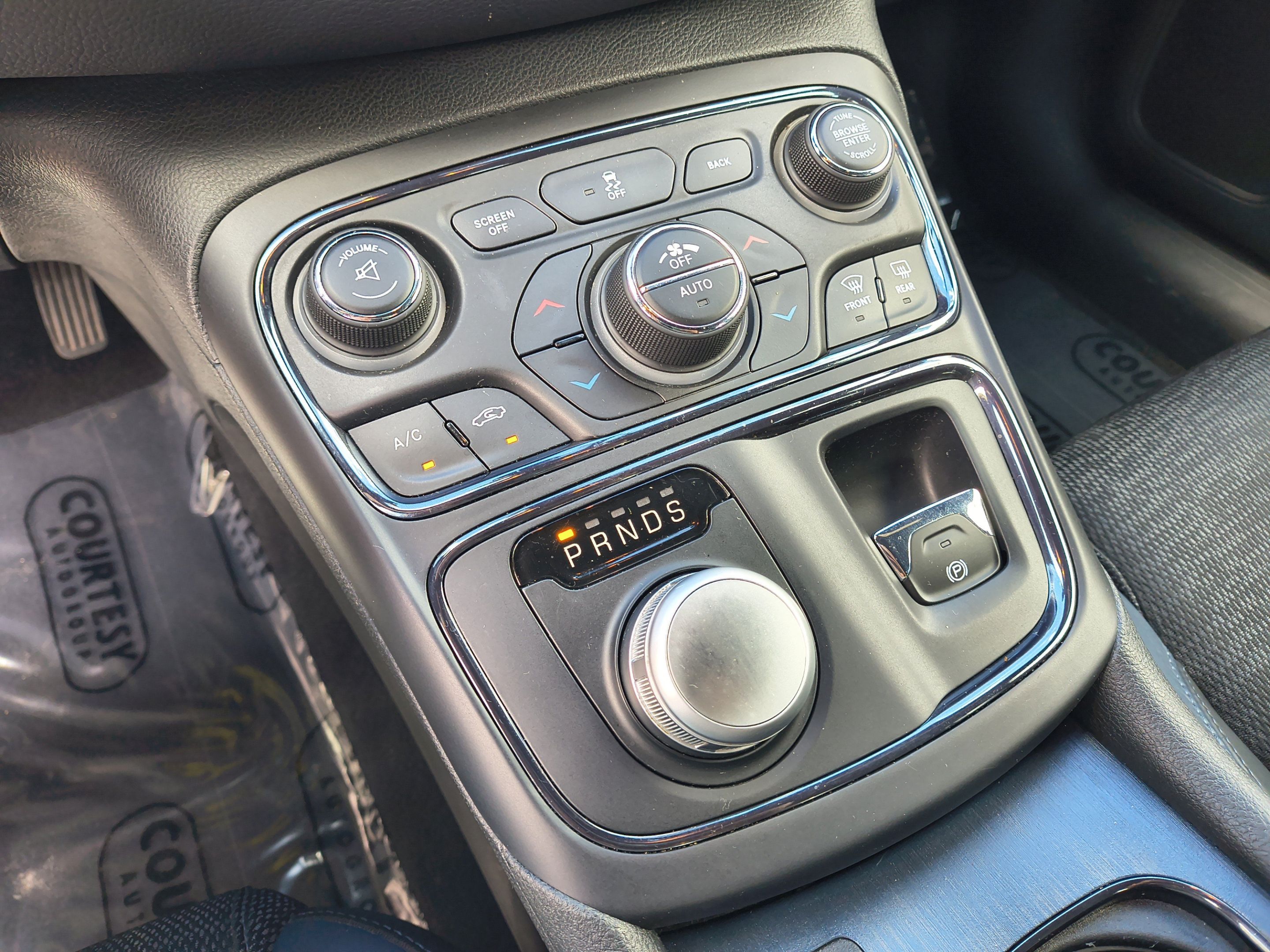 Used 2015 Chrysler 200 S w/ Comfort Group FWD image 27