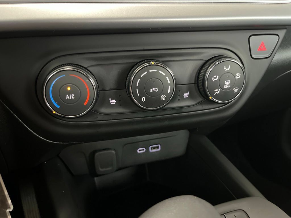 Used 2025 Chevrolet Trax RS w/ Driver Confidence Package FWD image 14