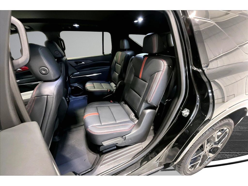 New 2026 Chevrolet Traverse RS w/ LPO, Floor Liner Package FWD image 11
