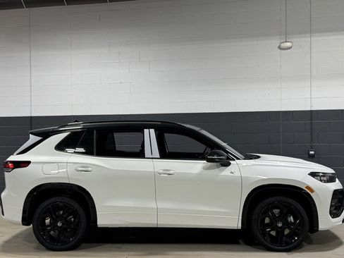 New 2026 Volkswagen Tiguan SE R-Line image 6