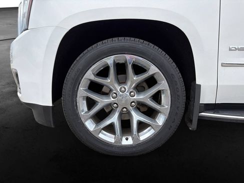 Used 2017 GMC Yukon XL Denali w/ Open Road Package AWD/4WD image 11