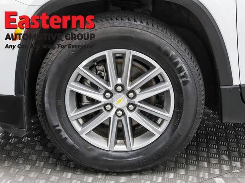 Used 2022 Chevrolet Traverse LT image 33