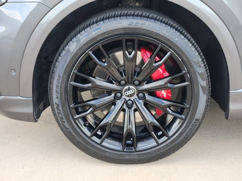 Used 2019 Audi Q8 Prestige w/ Luxury Package image 9