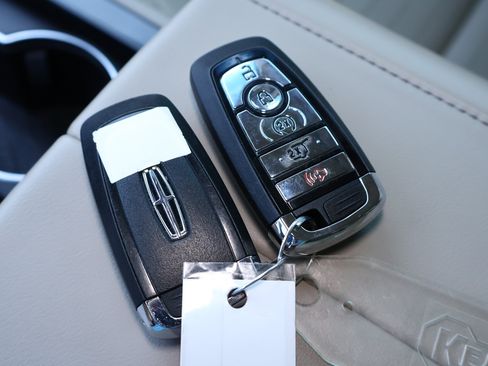 Used 2024 Lincoln Nautilus Reserve AWD/4WD image 26