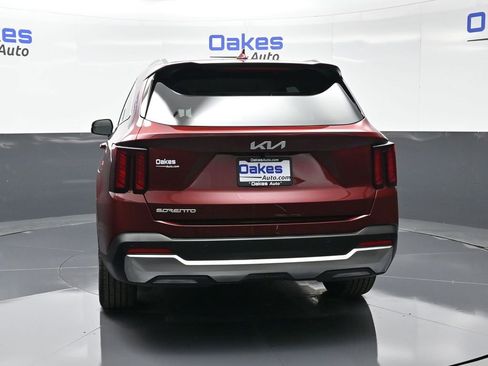 Certified 2025 Kia Sorento EX image 7