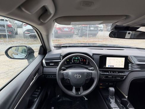 Used 2025 Toyota Camry LE image 33