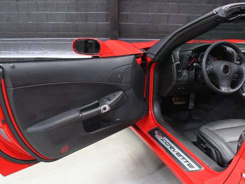 Used 2013 Chevrolet Corvette Grand Sport w/ 2LT Preferred Equipment Group image 39
