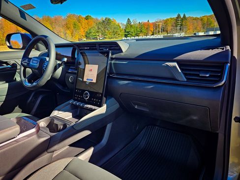 New 2026 GMC Terrain AT4 w/ Convenience Package III image 43