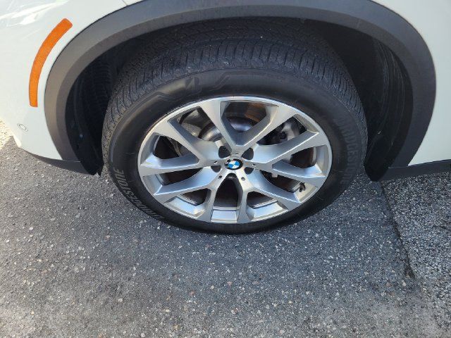 Used 2021 BMW X5 xDrive40i w/ Premium Package 2 AWD/4WD image 5