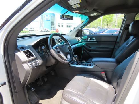 Used 2013 Ford Explorer XLT AWD/4WD image 2