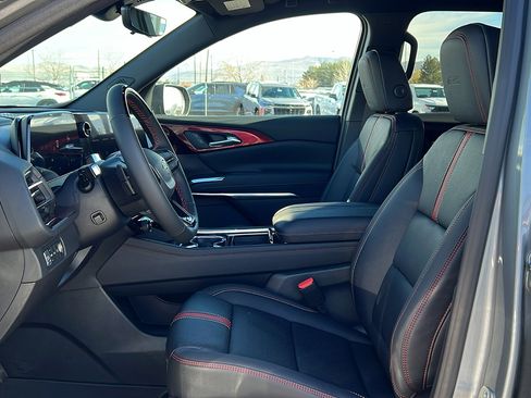 New 2026 Chevrolet Traverse RS image 32