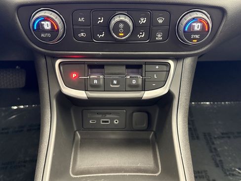 Used 2024 GMC Terrain SLT w/ Infotainment Package II AWD/4WD image 17