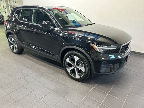 Used 2025 Volvo XC40 B5 Core w/ Protection Package Premier AWD/4WD image 2