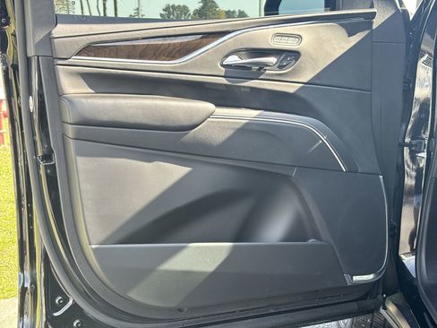 Used 2024 Cadillac Escalade Sport Platinum image 14