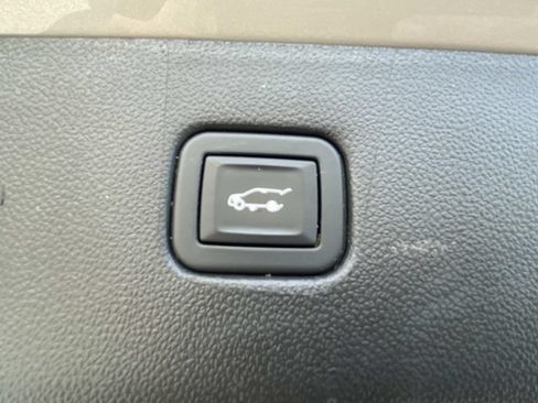 Used 2021 Chevrolet Blazer RS w/ Enhanced Convenience Package FWD image 12