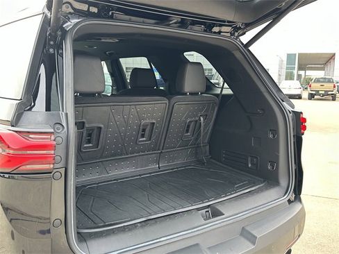 Used 2022 Chevrolet Traverse RS w/ LPO, Floor Liner Package image 33