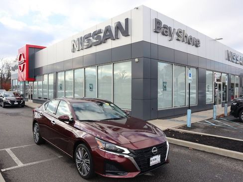 Certified 2025 Nissan Altima 2.5 SL AWD/4WD image 1