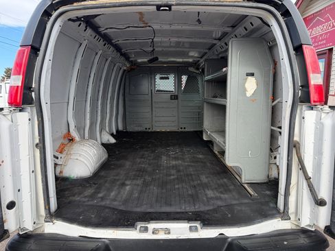 Used 2018 Chevrolet Express 2500 Extended w/ Driver Convenience Package image 21