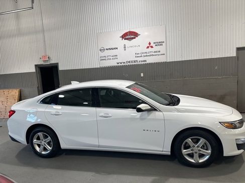 Used 2024 Chevrolet Malibu LT image 2