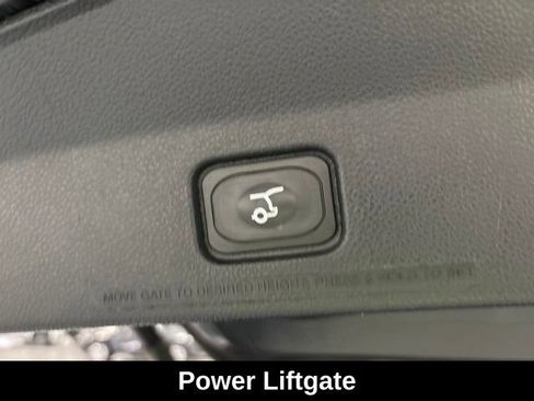Used 2018 Ford Explorer XLT w/ Equipment Group 202A FWD image 15
