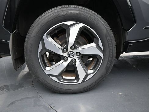 Used 2021 Toyota RAV4 SE w/ Weather & Moonroof Package AWD/4WD image 10