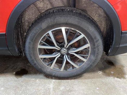 Used 2019 Volkswagen Tiguan SE w/ Panoramic Sunroof Package image 16