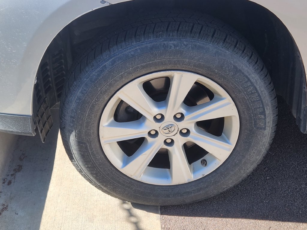 Used 2013 Toyota Highlander Plus AWD/4WD image 6
