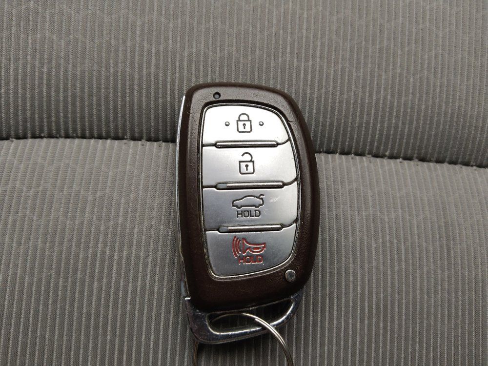 Used 2018 Hyundai Elantra Value Edition FWD image 32