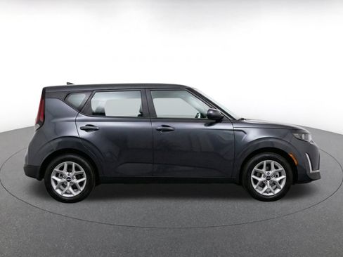 Used 2025 Kia Soul LX w/ LX Technology Package FWD image 10